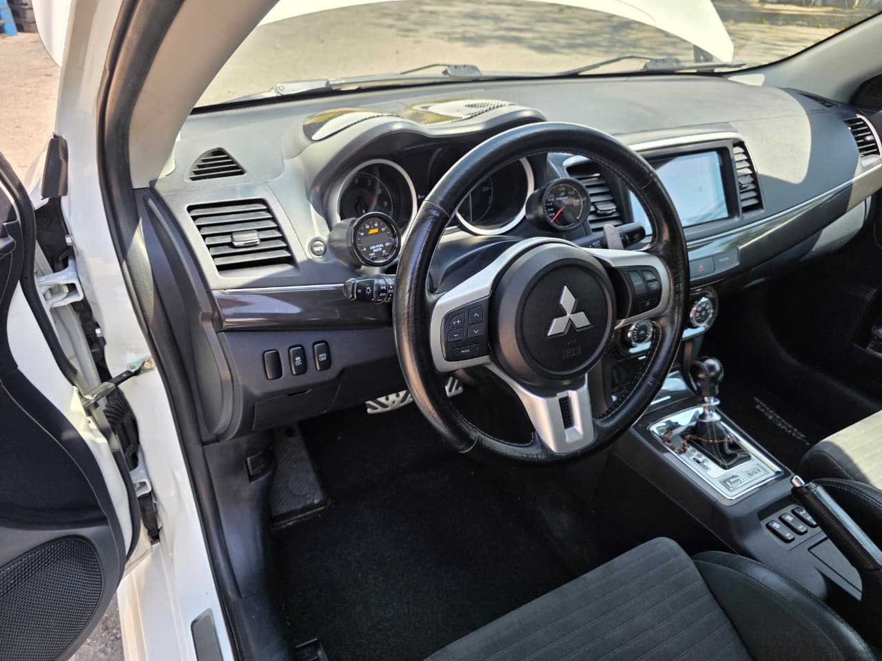 Mitsubishi Lancer Evolution X - Imagem 5